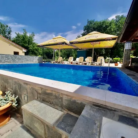 Luxury A&d * Njivice